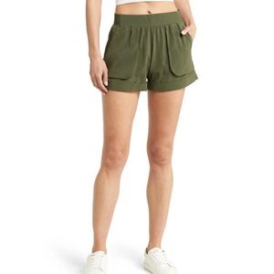 Zella Getaway Cargo Pull‎ on Stretchy Shorts in Army Green Sz M